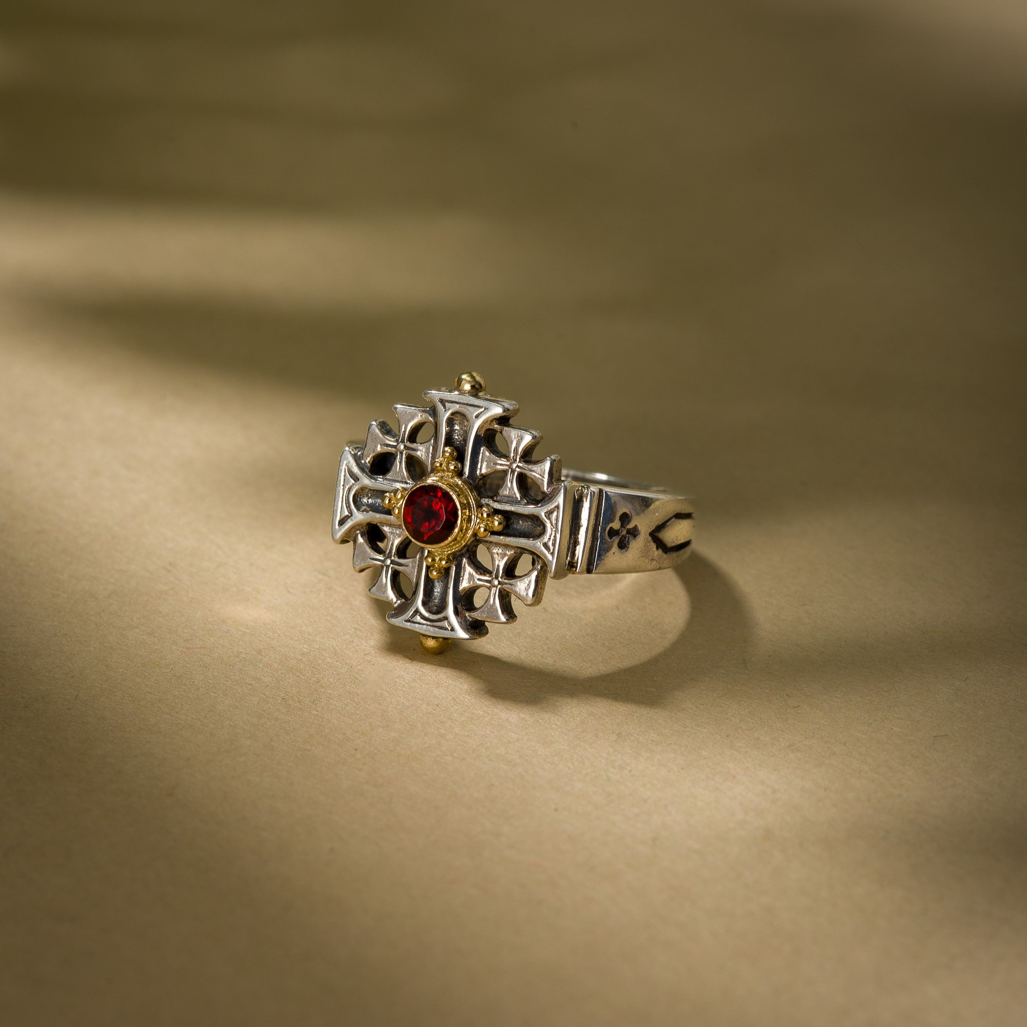Jerusalem cross ring in 18K Gold and sterling silver with Garnet
