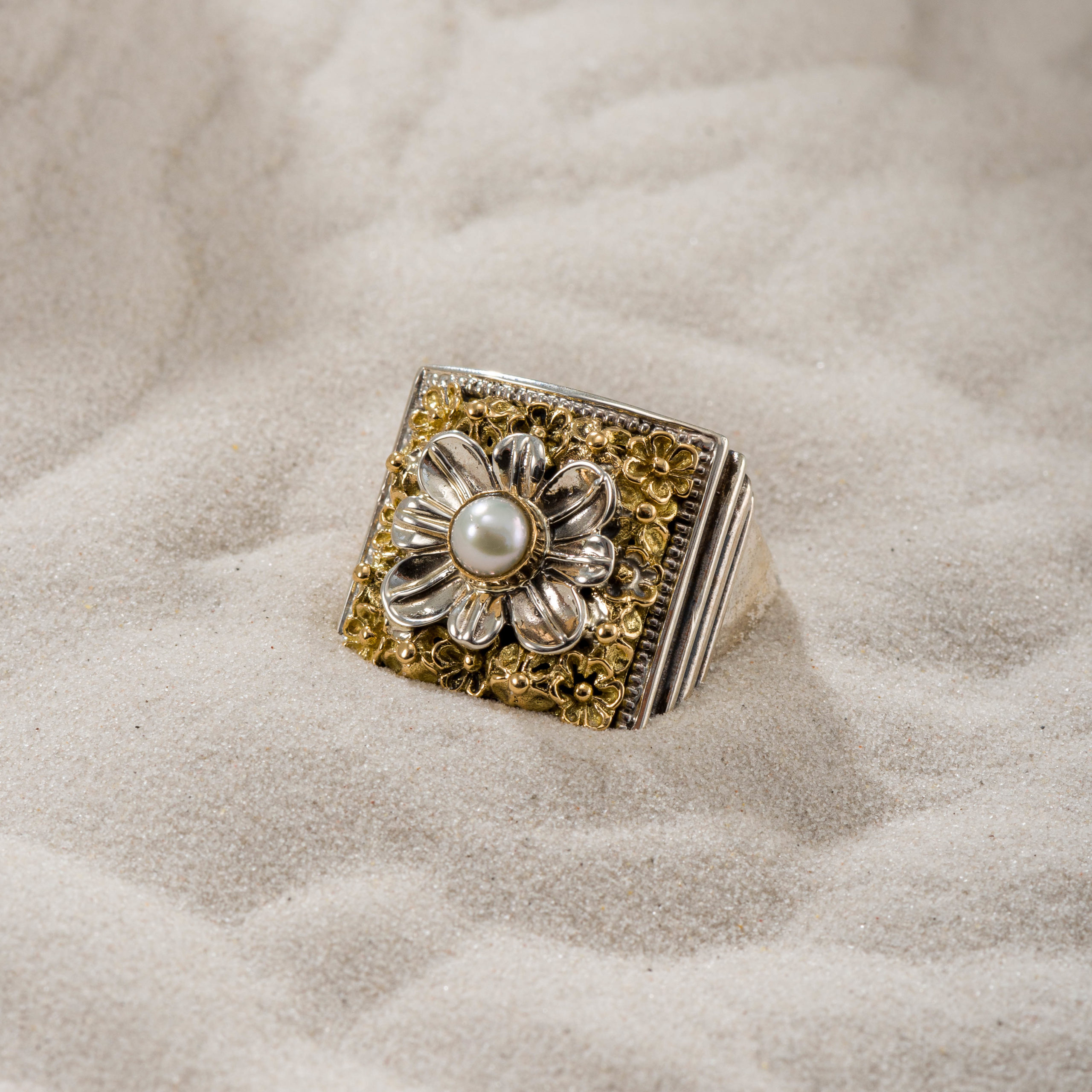 Athenian flower ring in 18K Gold and Sterling Silver with pearl