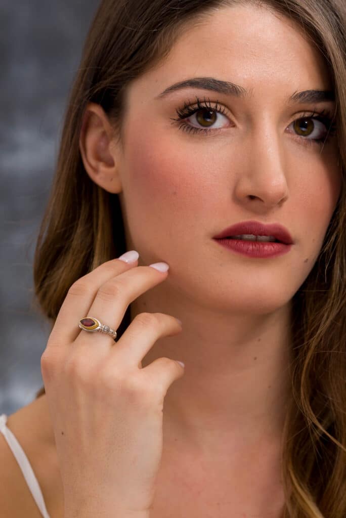 Ariadne ring in 18K Gold and Sterling Silver with garnet - Image 3