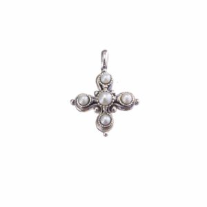 Classic cross in sterling silver with pearls
