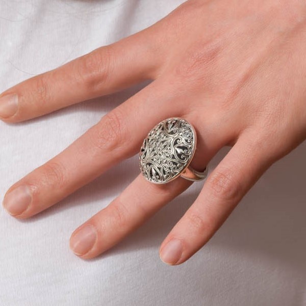 Kallisto Oval Ring in oxidized silver
