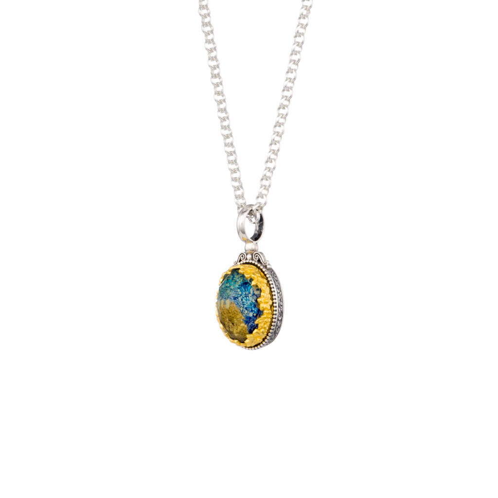 Dione oval pendant in sterling silver with Gold plated parts