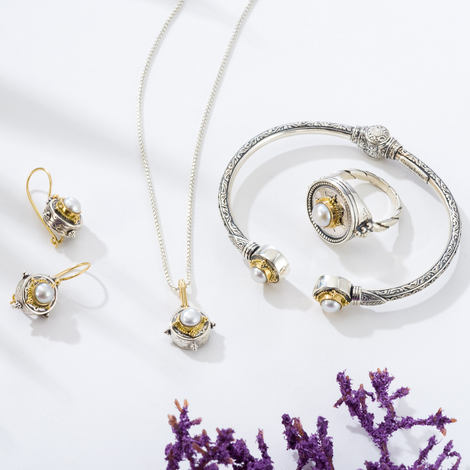 Cyclades Round set in 18K Gold and Sterling silver