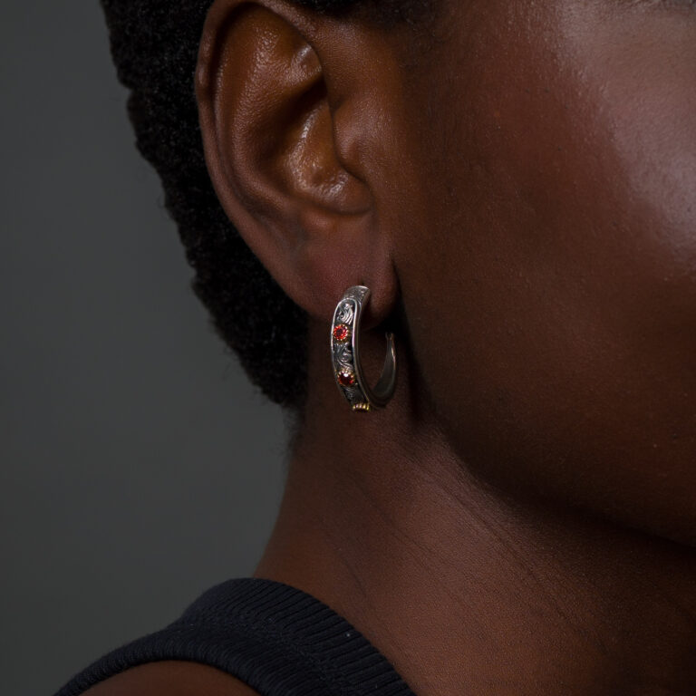 Nefeli hoops Earrings in 18K Gold and sterling silver with garnet