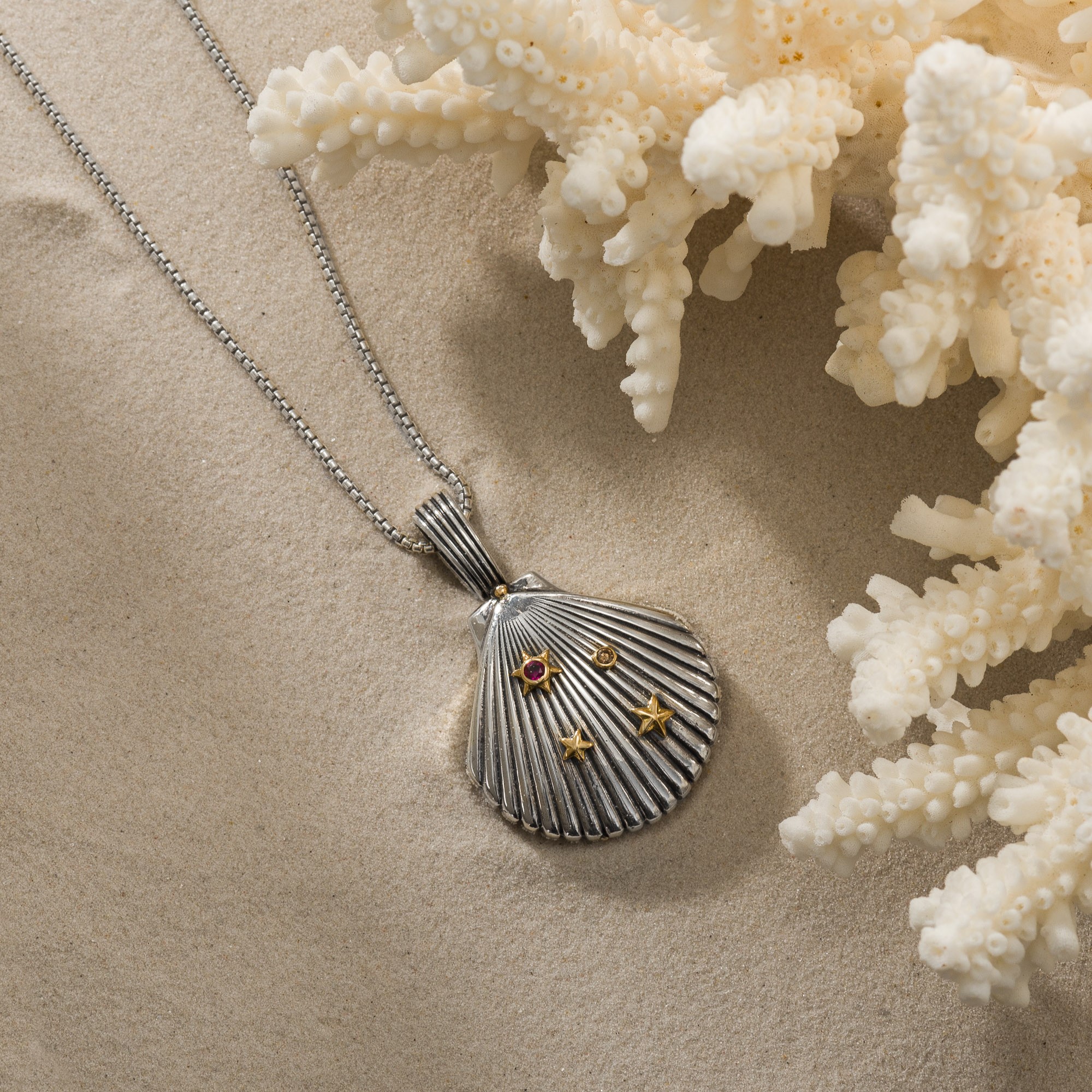 Sea Shell Pendant in Sterling Silver with Details in 18K Gold and Precious Stones