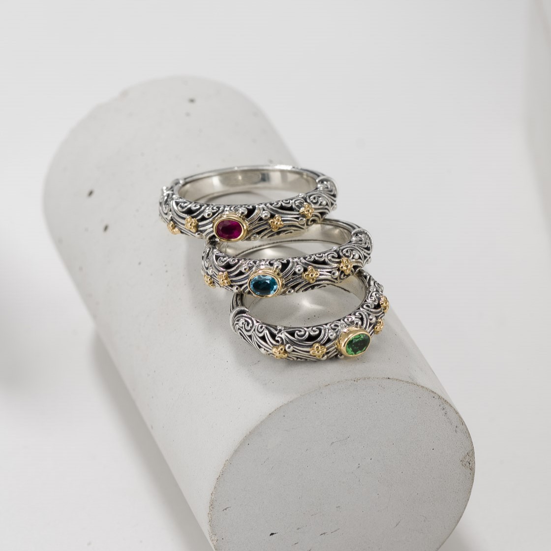 Kynthia Ring with oval Gemstone in 18K Gold and Sterling Silver