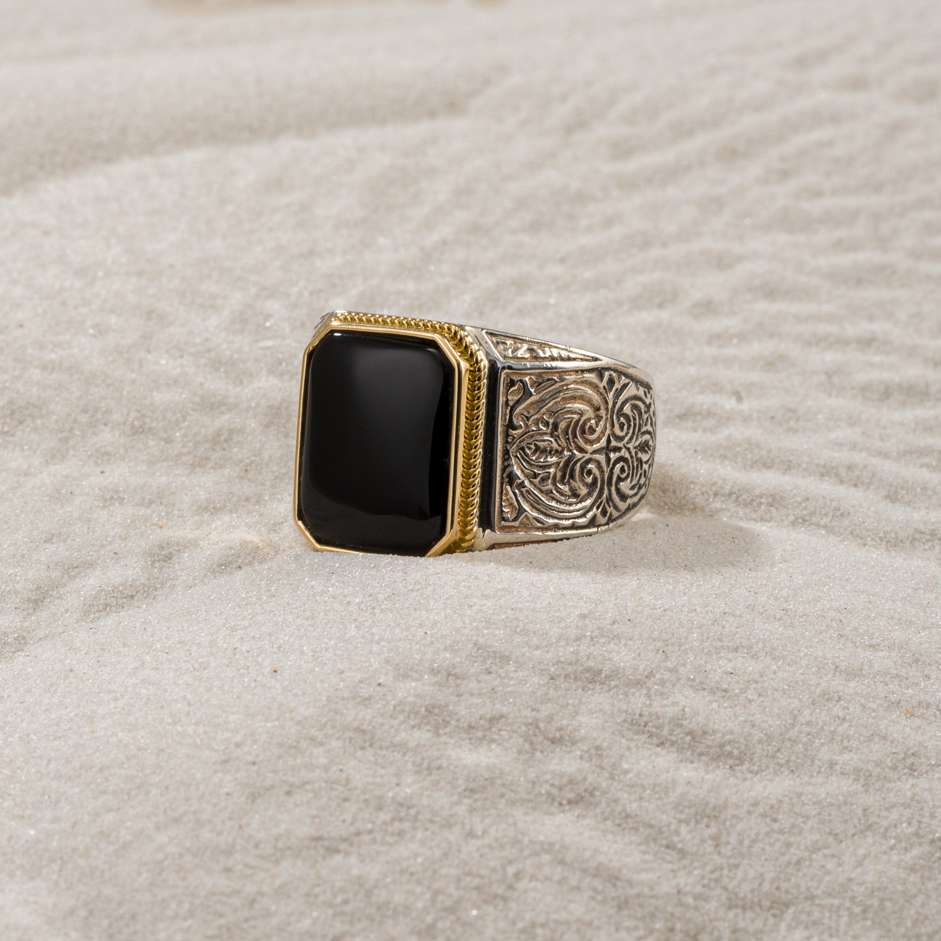 gerochristo-ring-on-sand